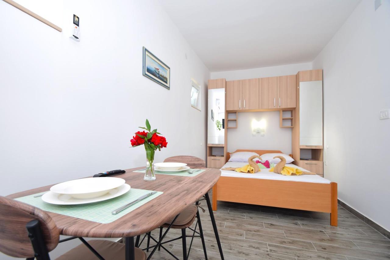 Holiday Home Zeljko,Marija & Jakov Starigrad Paklenica Buitenkant foto