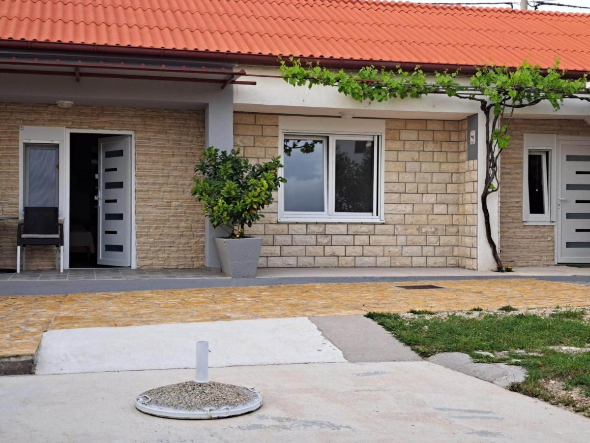 Holiday Home Zeljko,Marija & Jakov Starigrad Paklenica Buitenkant foto